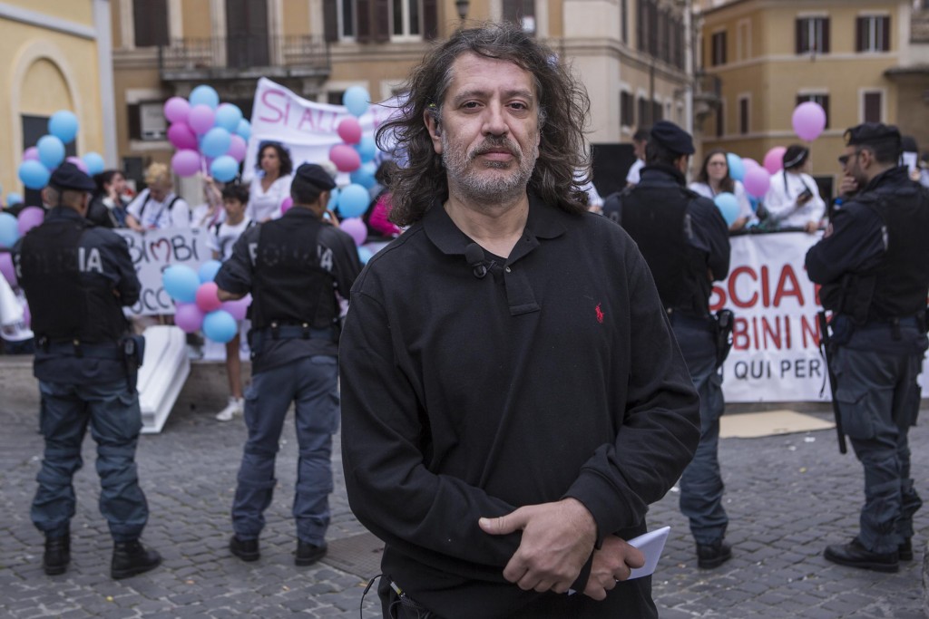 Foto Roberto Monaldo / LaPresse15-05-2013 RomaCronacaManifestazione in sostegno del metodo StaminaNella foto Il prof. Davide VannoniPhoto Roberto Monaldo / LaPresse15-05-2013 Rome (Italy)Demonstration in support of the care method StaminaIn the photo Davide Vannoni